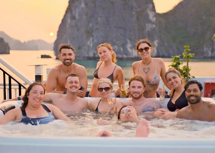 Botel Oasis Bay Party Cruise - Bay Tour Ha Long