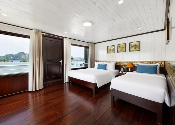 Botel Oasis Bay Party Cruise - Bay Tour Ha Long