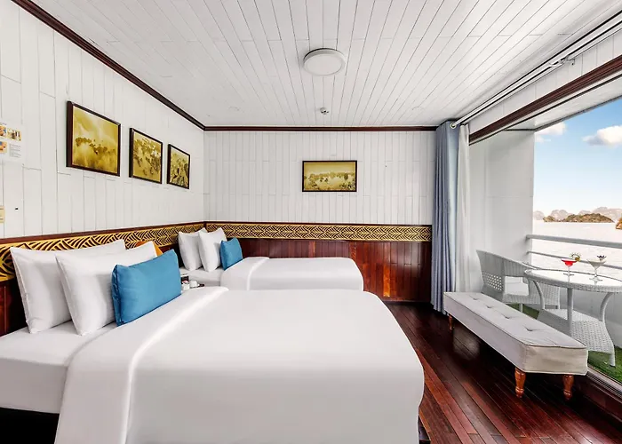 Botel Oasis Bay Party Cruise - Bay Tour *