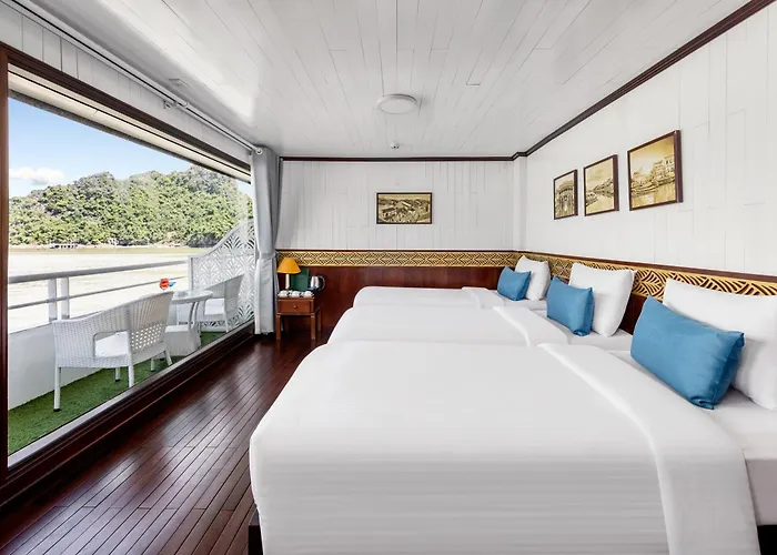 Botel Oasis Bay Party Cruise - Bay Tour Ha Long