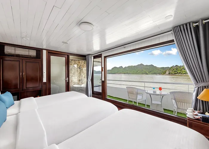 Oasis Bay Party Cruise - Bay Tour Botel *
