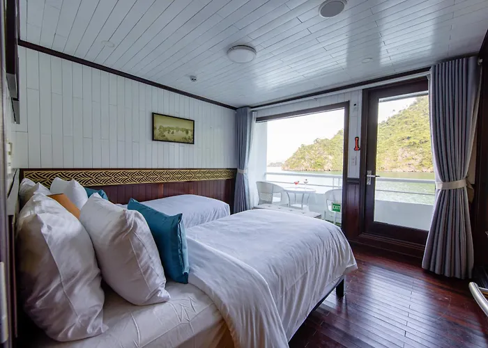 Oasis Bay Party Cruise - Bay Tour *