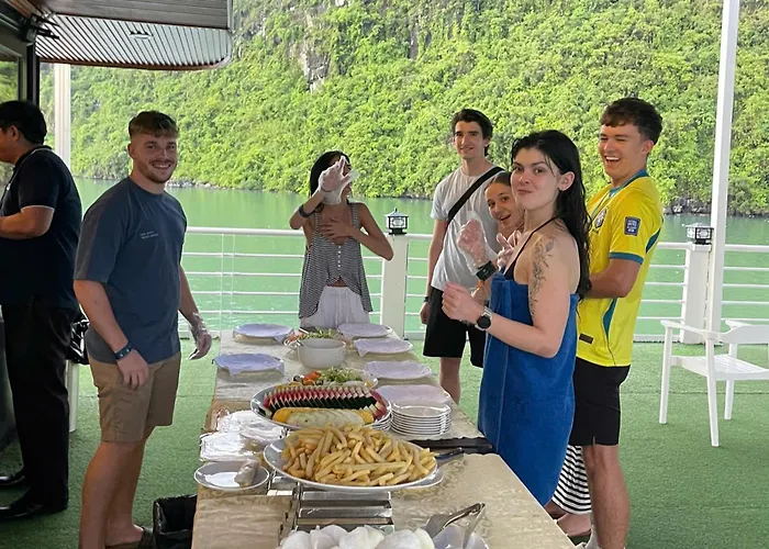 Oasis Bay Party Cruise - Bay Tour * Ha Long
