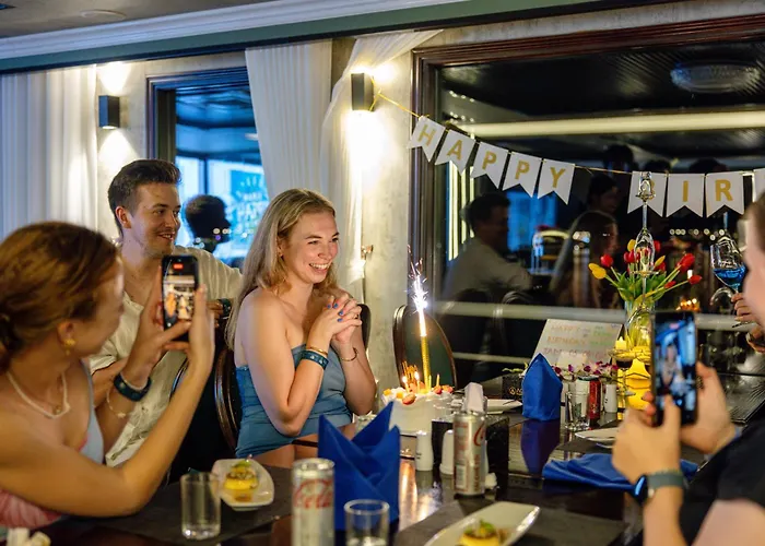 Oasis Bay Party Cruise - Bay Tour