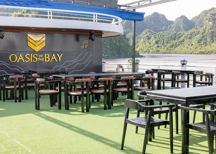 Oasis Bay Party Cruise - Bay Tour *