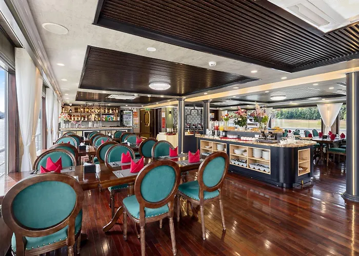 Oasis Bay Party Cruise - Bay Tour *