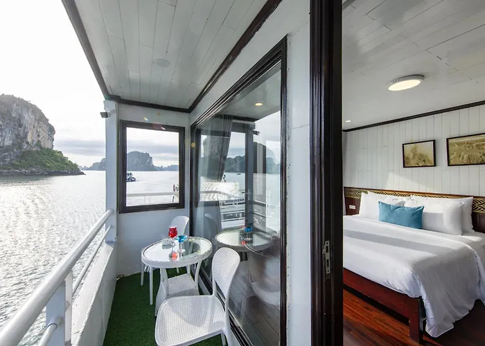 Oasis Bay Party Cruise - Bay Tour Botel