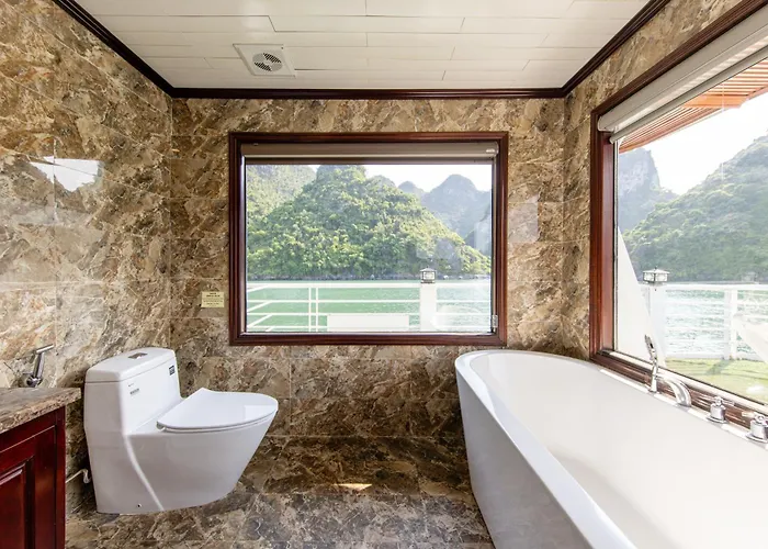 Oasis Bay Party Cruise - Bay Tour * Ha Long