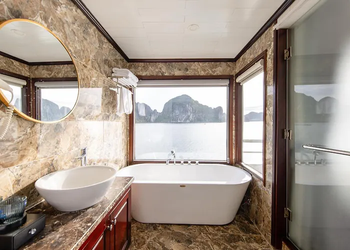 Oasis Bay Party Cruise - Bay Tour Ha Long