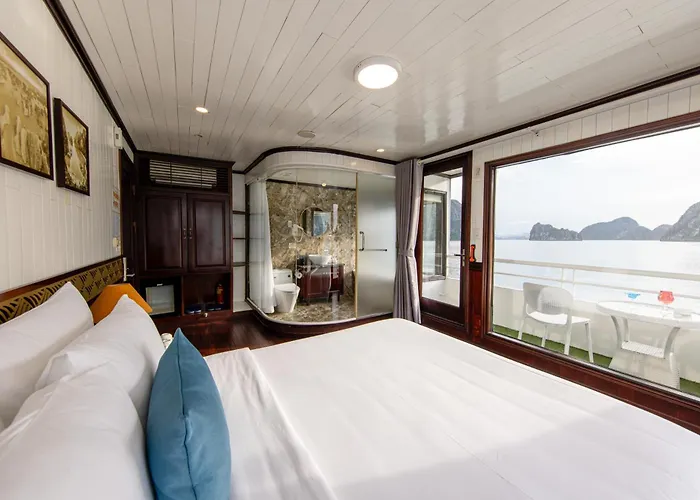Oasis Bay Party Cruise - Bay Tour