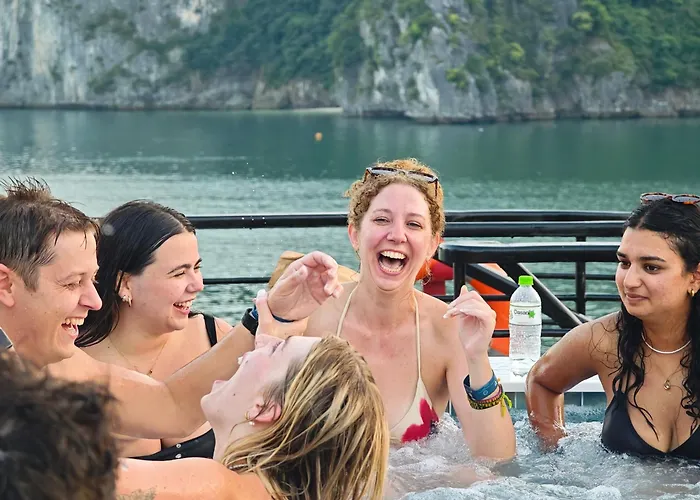 Oasis Cruise - Social Hạ Long