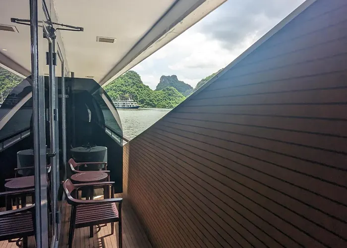 Oasis Cruise - Social  Hạ Long